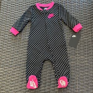 Nike  baby Footed Coverall 6M